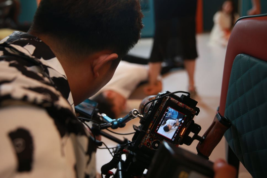Người Việt chi hơn 302 tỷ đồng để xem video 60 giây, lượt tải tăng sốc 271%, làn sóng phim ngắn càn quét thị trường với mô hình "vắt kiệt" từng phút