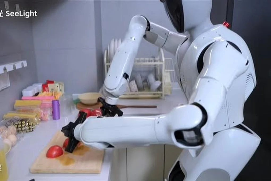 Chỉ cần nhìn robot Trung Quốc "rán quả trứng" này thôi là tất cả chúng ta có thể thở phào nhẹ nhõm