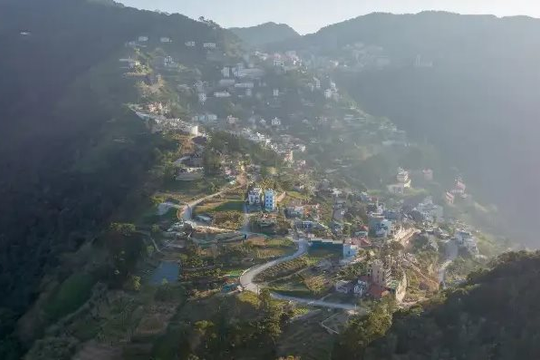 Không phải Đà Lạt, Việt Nam có 1 "thị trấn du lịch hàng đầu thế giới", quanh năm mát mẻ chỉ 25 độ C, 4 năm liền được vinh danh ở giải "Oscar của ngành du lịch"