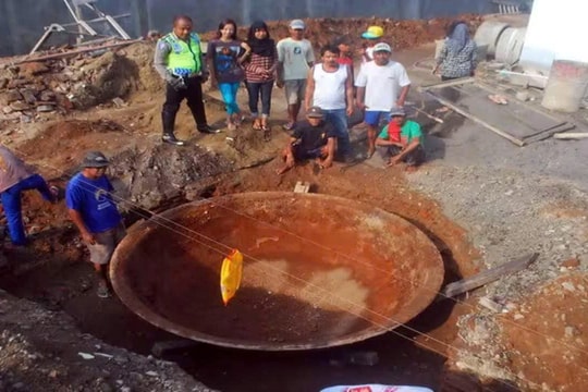 Đào móng xây nhà, người dân phát hiện vật nặng 1 tấn, chuyên gia xác nhận báu vật hiếm có, công nghệ cao vào cuộc