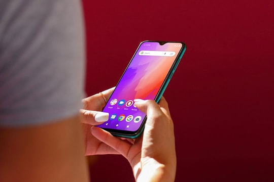 Điện thoại Android sau cùng cũng chỉ là thứ dùng tạm trong lúc chúng ta "tiết kiệm đủ tiền" mua iPhone?