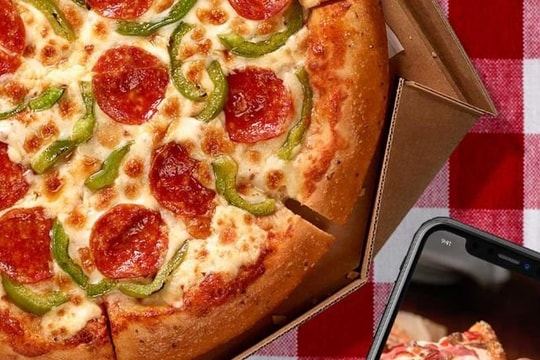 Một chuỗi pizza nổi tiếng sắp phải bán mình, doanh số lao dốc 10 quý liên tiếp