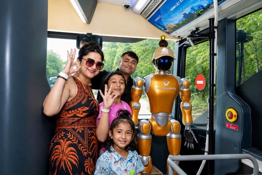 Bắt gặp robot triệu đô của tỷ phú Phạm Nhật Vượng thử việc tại Phú Quốc