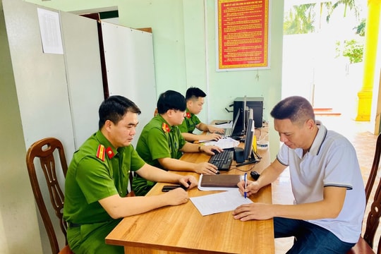 Đúng 1 ngày sau khi chuyển khoản 70 triệu đồng đến STK 55112xxxxx Techcombank, người phụ nữ SN 1977 phải xác minh tại công an 