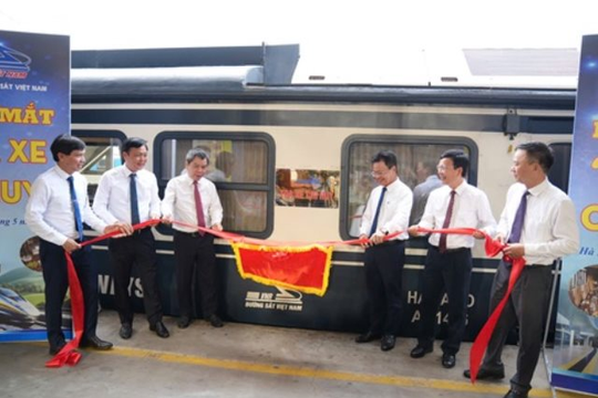 Lãnh đạo Tổng Công ty Đường sắt Việt Nam họp trên tàu công nghệ