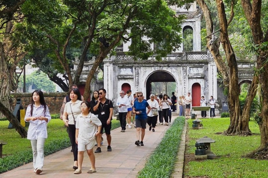 Tin cực vui: Ngay tháng sau, Hà Nội sẽ chi gần 2.000 tỷ đồng thực hiện một chính sách vượt trội, gần 9 triệu người dân Thủ đô trực tiếp hưởng lợi