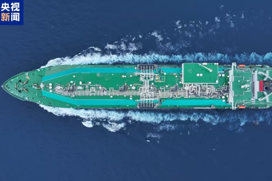 Phát hiện tàu Trung Quốc thể tích 174.000 mét khối, dài 299 mét, boong rộng bằng 3 sân bóng bắt đầu di chuyển, thực hiện nhiệm vụ quan trọng với 3,3 triệu gia đình