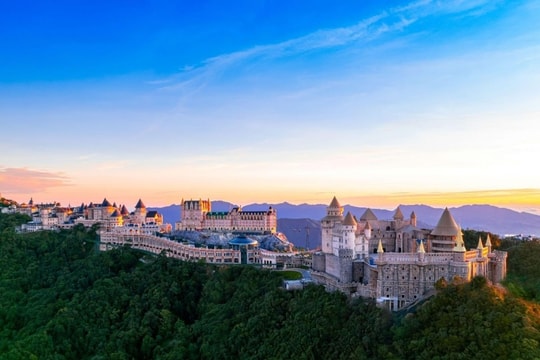 Việt Nam có nơi sở hữu 4 mùa trong 1 ngày, chỉ cách trung tâm hơn 20km, báo Tây gọi là 'cổ tích giữa thực tại'