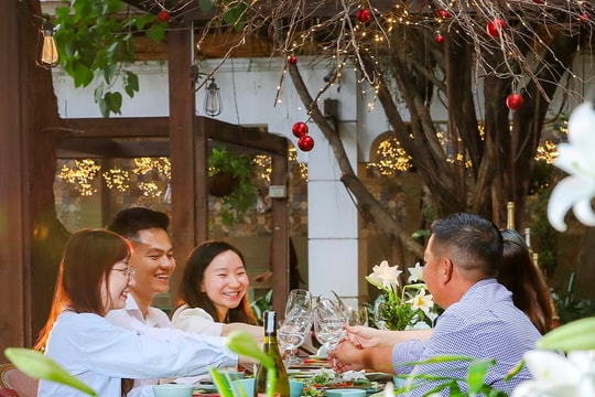 1 doanh nghiệp ở Hà Nội có đến 2 nhà hàng được Michelin gọi tên: Phục vụ khách trong biệt thự Pháp cổ, menu có đến 200 món  