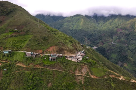 Từ cung đường “săn mây” đến con đường tìm sinh kế của người Mông trên đất Tà Xùa
