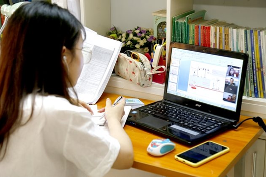2 triệu người Việt học online, AI dạy mọi thứ bằng video 3 phút: Vì sao doanh nghiệp vẫn chuộng lao động được đào tạo bài bản?