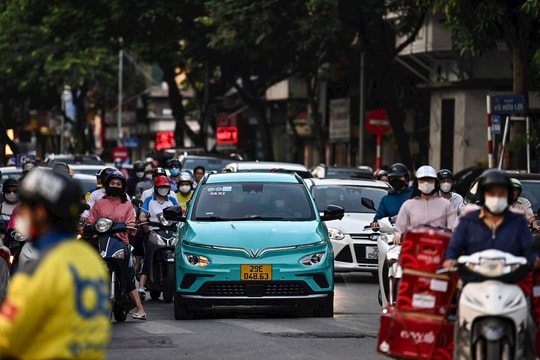 Không đâu “sướng” như Việt Nam: Xe điện giá rẻ ai cũng mua được - Ở nước giàu có này, xe đã đắt còn chẳng có mà mua