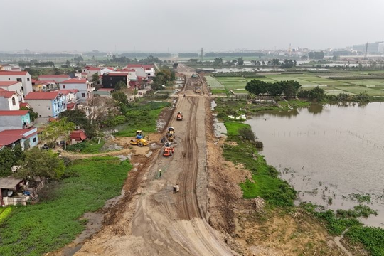 Bị thu hồi hơn 50% thửa đất để làm đường, chỉ được đề xuất bồi thường bằng tiền, người dân thắc mắc sao không được bồi thường bằng đất ở: Cơ quan chức năng nói gì?