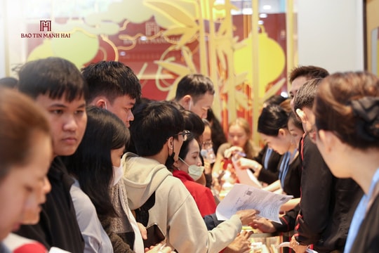Chưa từng thấy: Vàng giảm thủng đáy, người vừa mua sáng nay đã lỗ hơn 7 triệu đồng/lượng