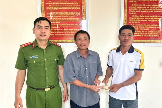 Được công ty thuộc Vingroup chuyển khoản 10 triệu đồng kèm nội dung "thanh toán lương", người đàn ông phải đến công an trình báo