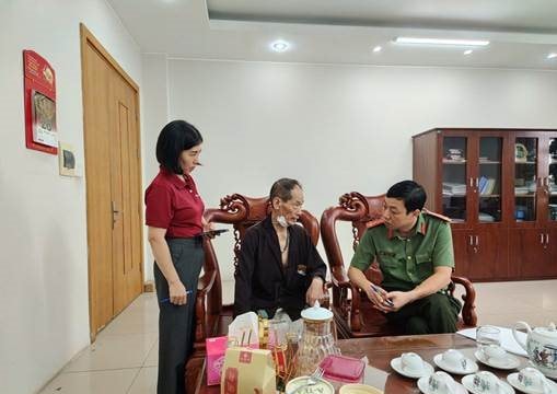 Đúng ngày giá vàng lao mạnh, cụ ông mang 1,2 cây vàng cùng 50 triệu đến Agribank giao dịch: Công an mời làm việc gấp