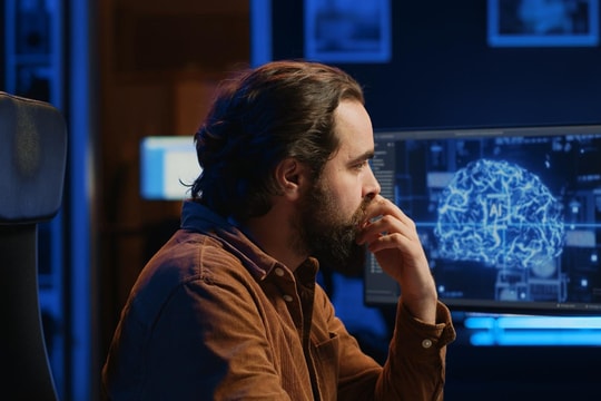 Decision Intelligence (Trí tuệ quyết định): Khi AI giúp lãnh đạo chọn nước đi ít rủi ro hơn
