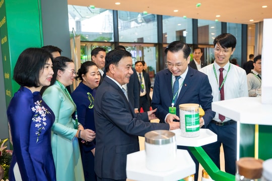 Mang giải pháp xanh đến đồng ruộng: Dấu ấn Vinachem tại Đại hội Đại biểu toàn quốc Hội Nông dân Việt Nam lần thứ IX