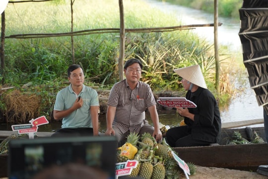 Giá cao hơn hàng chợ, vì sao livestream nông sản vẫn đắt khách?