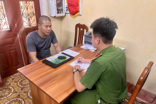 Công an kiểm tra các giao dịch nạp tiền vào tài khoản từ 50.000 đồng: Một người đàn ông phải lên làm việc