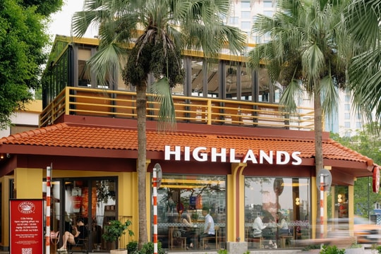 Highlands Coffee mở cửa hàng thứ 1.000 tại con đường lãng mạn nhất Hà Nội