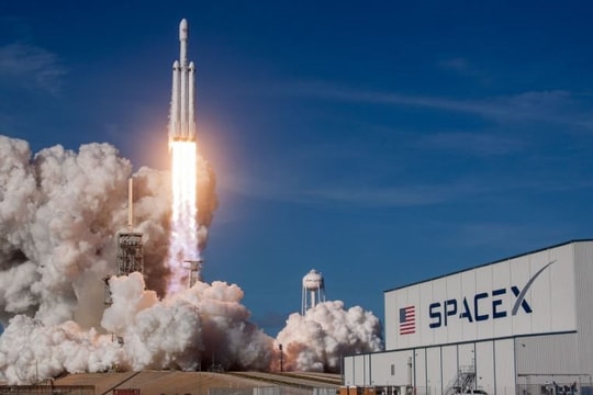Từ startup trong gara đến siêu kỳ lân 1.800 tỷ USD: SpaceX biến canh bạc 20 năm của phố Wall trở thành 'cỗ máy in tiền' 