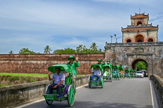Từ xích lô đến quán ăn truyền thống: Huế đang đưa cả hệ sinh thái du lịch lên nền tảng số