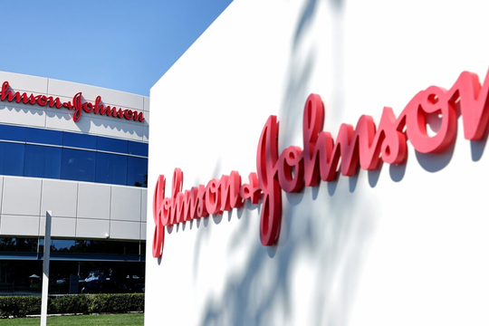 Sau đột phá giúp bệnh nhân ung thư sống lâu gần gấp đôi, Johnson & Johnson chi 1 tỷ USD săn công nghệ từng bị xem là “bất khả xâm phạm"