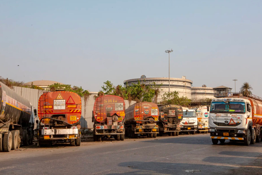 Nền kinh tế top đầu thế giới bất ngờ siết mua dầu diesel, mỗi người chỉ được 200 lít/ngày, bật 'chế độ' khủng hoảng