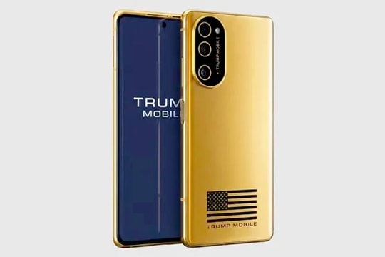 Phát hiện bất ngờ về điện thoại ông Trump: Quảng cáo là hàng Mỹ nhưng mổ ra lại thấy "ruột máy" Trung Quốc?