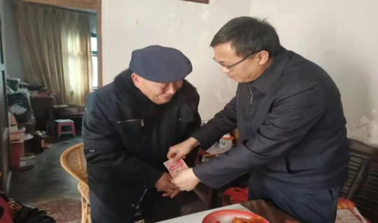 Ông cụ cầm giấy nợ đến ủy ban muốn "nhận lại" hơn 42 tỷ đồng, cán bộ lập tức nhờ công an mở cuộc điều tra, phát hiện sự thật chấn động