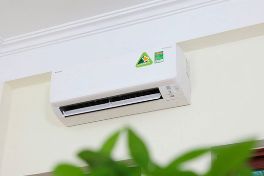 Không phải cứ bật điều hòa 26 độ C là tiết kiệm điện, EVN gợi ý mức nhiệt phù hợp vào ban ngày và ban đêm