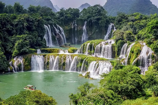 Việt Nam sở hữu thác nước tự nhiên lớn nhất Đông Nam Á, thuộc nhóm đẹp nhất thế giới
