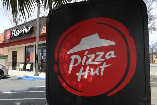 Pizza Hut chính thức bán mình với giá 2,7 tỷ USD