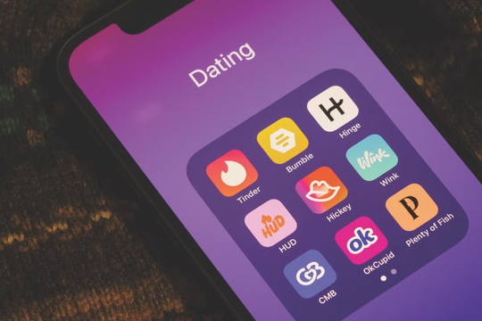 53% người trẻ đang "kiệt sức" vì app hẹn hò và cái giá của việc tìm người yêu bằng... thuật toán