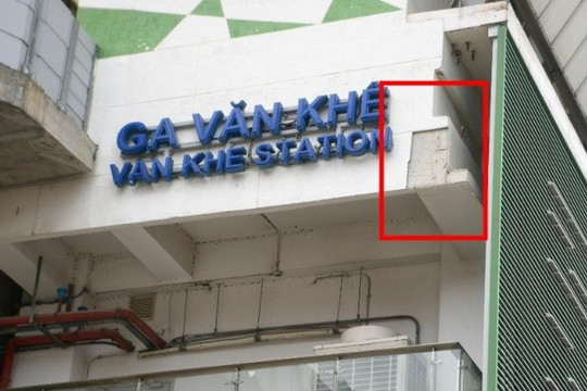 Vữa rơi làm vỡ kính xe buýt đang chạy tại ga metro Cát Linh - Hà Đông, lãnh đạo Sở Xây dựng có chỉ đạo "nóng"