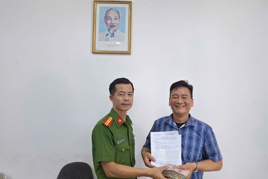 Tài khoản Techcombank nhận 137 triệu đồng, thanh niên 2004 chuyển hết cho bố đẻ, nhờ rút tiền mặt rồi báo công an