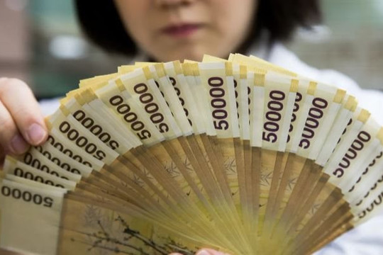 Quốc gia châu Á 'kêu cứu' vì cơn mưa tiền thưởng cho công nhân ngành chip: Cơn đau đầu từ lạm phát thượng nguồn