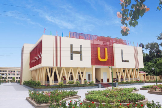 Việt Nam có 1 đại học vùng sở hữu đội ngũ 258 Giáo sư, Phó Giáo sư, 861 Tiến sĩ, hướng tới mục tiêu vào top 300 trường hàng đầu châu Á