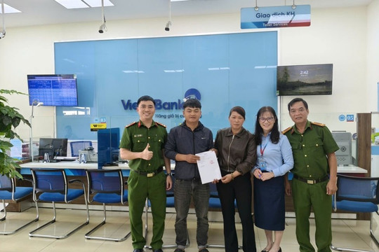 Công an tiến hành xác minh một giao dịch chuyển khoản hơn 100 triệu đồng từ tài khoản VietinBank