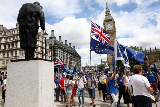 Mười năm sau Brexit: Quan hệ Anh - EU ấm dần nhưng vẫn mắc kẹt trong những nút thắt cũ