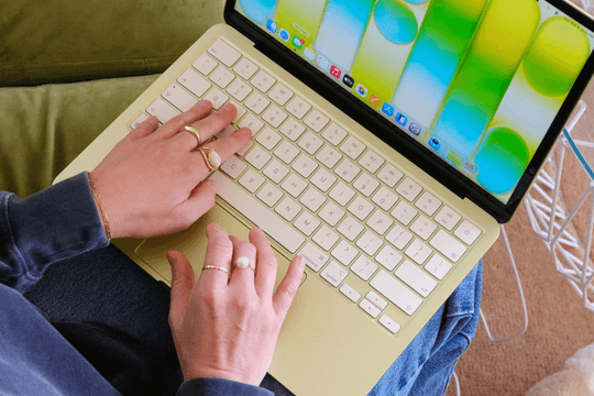 Đưa vợ dùng thử chiếc MacBook Neo đang "hot nhất" hiện nay, chỉ đúng 2 tuần, cô ấy đã đòi quay lại Windows
