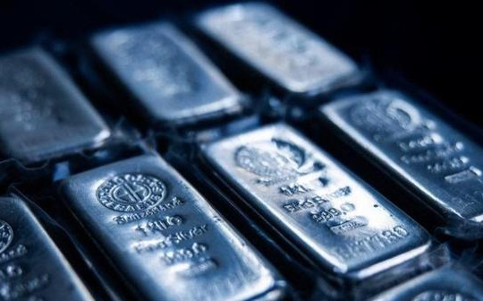 Quỹ bạc lớn nhất thế giới bất ngờ gom hơn 80 tấn trong một ngày