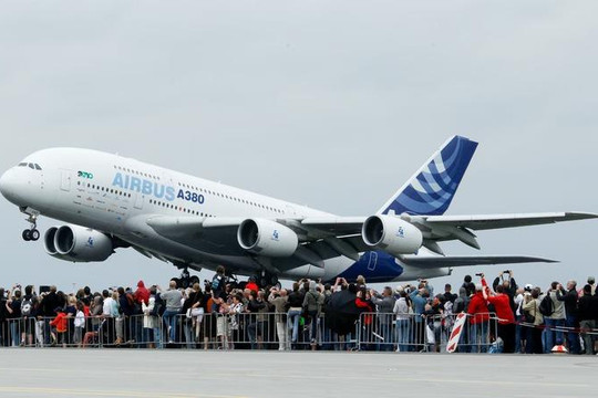 Phát hiện vết nứt bất thường trong cánh, hơn chục "gã khổng lồ" của bầu trời Airbus A380 bị kiểm tra khẩn cấp