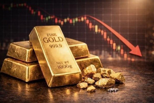 Giá vàng "thủng" mốc quan trọng, một thế lực tiếp tục xả hàng tấn vàng 
