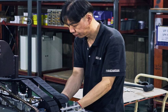 Cơn sốt AI phơi bày mặt tối của nền kinh tế chữ K: Nhóm thu nhập thấp vật lộn sinh tồn, chỉ một số người bứt tốc thịnh vượng