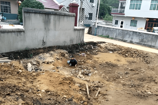Đào móng xây nhà, phát hiện 3 “giếng cổ” chứa kho tiền nặng 5,6 tấn chôn dưới lòng đất suốt hơn 800 năm
