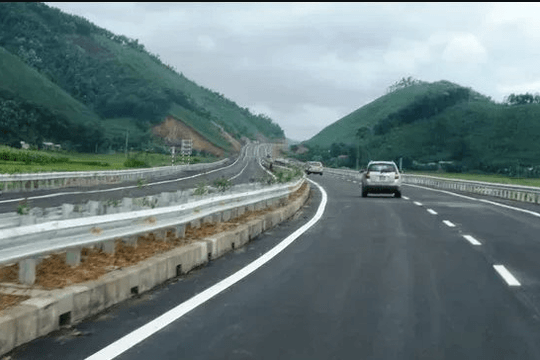 Phát hiện 1 chiếc xe làm từ “đồ chơi” chạy trên đường với tốc độ lên tới 111 km/h