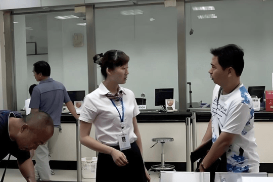 Mang 9,6 tỷ đồng tiền đền bù đất đi gửi tiết kiệm, 1 năm sau người đàn ông được ngân hàng thông báo: “Chúng tôi chưa từng nhận tiền của anh”