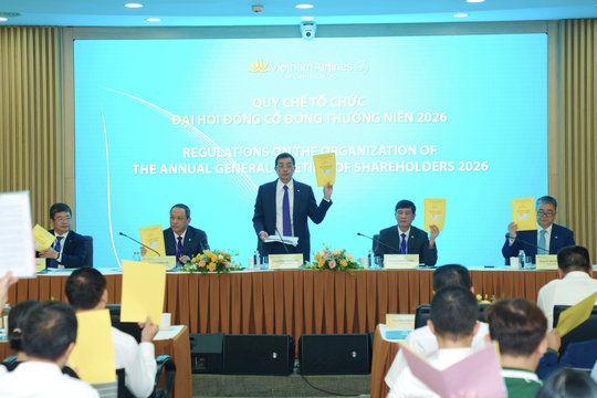 ĐHĐCĐ Vietnam Airlines: Doanh thu 2026 mục tiêu 138.899 tỷ đồng, khai thác tàu chở hàng đầu tiên vào quý 3 năm nay